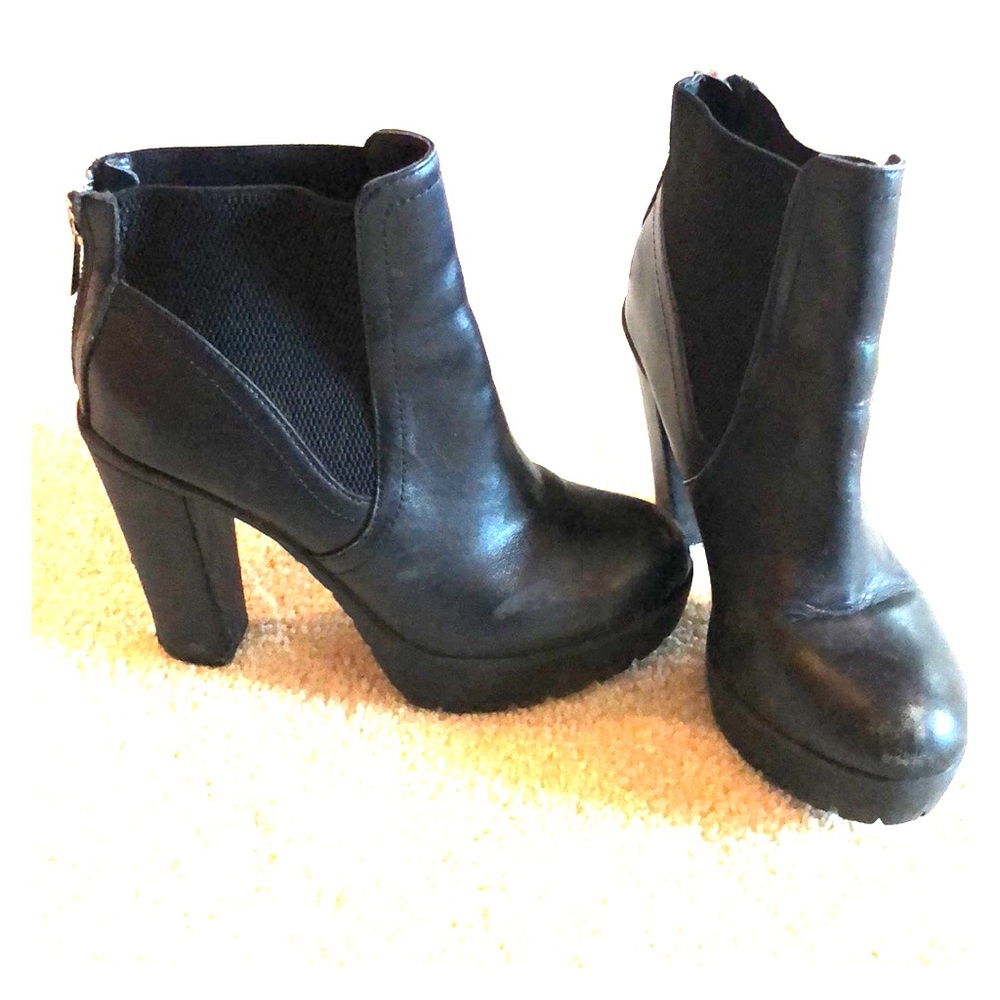 Black booties - “Amandaa by Steve Madden”